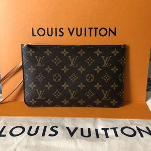 Louis Vuitton Neverfull Pouch w/Strap